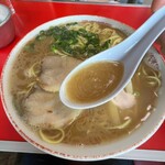一九ラーメン - カエシの濃いスープ