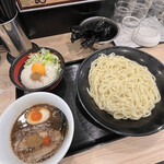 ラーメン　九龍 - つけ麺（大盛）+魚粉ネギ卵めし