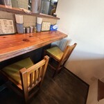 つけそば屋 麺楽 - 厨房向きL字カウンター