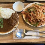 ブラウンオニオンカレーファクトリー - 二種のカレーとナポリタンのセット