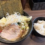 横浜家系らーめん 三元 - 特選(トッピング多いやつ)醤油ラーメン　1,150円
