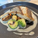 salutワインバー&カフェ - 真鯛のポワレ