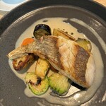 salutワインバー&カフェ - 真鯛のポワレ