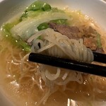ヘイフンテラス - 固茹で細麺、スープはさっぱりしてサラッと食べられました