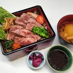 麻布箪笥町 天涼庵 - ステーキ重全体