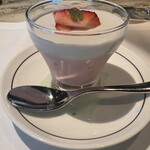 ヘイフンテラス - タピオカ入りいちごミルクとココナッツムース二層仕立て