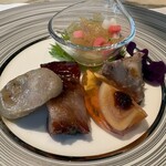 ヘイフンテラス - 前菜(黄色が綺麗なピータン、チャイニーズチャーシュー甘くて美味しかった！クラゲ肉厚でコリコリ食感が美味しかった)