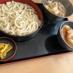 久兵衛屋 八王子めじろ台 - 先に、主様からご到着でございました。(･д･)ゞ‎  肉汁つけうどんセット。美味しそうでした(〃ω〃)