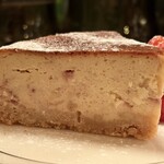 喫茶キナザッカ - いちごが練り込まれてます。