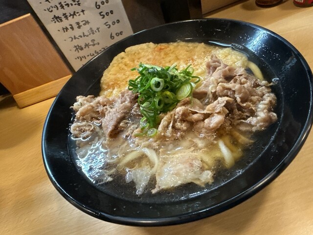 点数以上のお店、これが旨い！大阪の夜、小腹が空いたらかすうどん