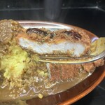 カレーは飲み物。 - カツの厚さ