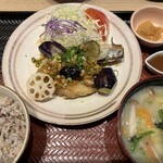 大戸屋 - 料理写真:さば竜田揚げ もろみ醤油のねぎダレ定食、クーポンで麦味噌汁