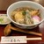 そば処 まる八 - 料理写真:天ぷらそば。出汁はカツオの風味がしっかりと感じられながらも控えめで、蕎麦や天ぷらの味をやさしく引き立てる上品な味わいでした。