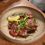 肴蔵 - 県産黒毛和牛のたたき