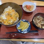 むかい - 料理写真:親子丼、中