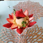 ソレイユカフェ - いちごパフェ