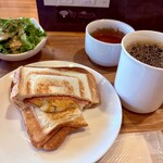MOBaCAFE - ホットサンド美味しい！サラダとスープ、ドリンク付