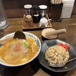 札幌らーめん 大心 - 味噌ラーメンと半チャーハンセット（平日のみ）