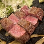 割烹 白鷹 - 中はこんな感じ。振り塩と吉和の本山葵でいただきます