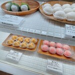 和菓子の楽emon. - 常温ショーケース。武庫の里も気になります