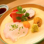 割烹 白鷹 - お造りの五点盛り。大間の赤身と中トロ、タコ、赤ウニと愛媛の36kgのクエ