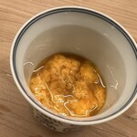 割烹 白鷹 - 山口産の渡り蟹の内子を醤油漬けしました。これはお酒を呼ぶ\(//∇//)\