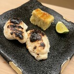 割烹 白鷹 - 虎河豚の白子の炭火焼き。奥はサツマイモのケーキ。洋菓子屋も顔負け\(//∇//)\
