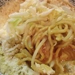 麺家 ぶんすけ - スパイシーなカレースープが粉チーズが溶けてマイルドに…