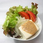 Yakinikuhanamaru - 豆腐サラダ