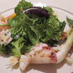 レ・フルシェット 東日本橋 - 「川田農園の美味しい野菜のグリル　ズワイガニをあしらって」　サクッとねっとり。。。甘い香りを放つ、葉玉ねぎ！
                                青苦さの中にミネラル感が煌く、
                                ワサビ菜♪
                                
                                
                                ￥1200