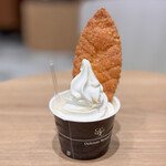 天神屋 - 料理写真:プレミアム八ヶ岳南牧村 しぼりたて牛乳ソフト ~リーフパイ添え~☆
