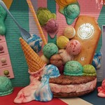 ブルーシール 宮古島パイナガマ店 - セットの様な店内。