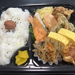ONIGIRI･OBENTO ヒカリ - 日替わり弁当（12月のある日）