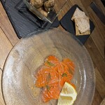 ISO - 北海道産牡蠣ガーリックオイル漬け/白老町森田森田養鱒場サーモンカルパッチョ