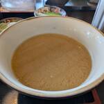 レストラン首里杜 - 器にお湯を注ぐ