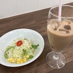 Cafe NEW DELHI - サラダ,アイスチャイ