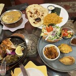 マハトマ - 【2026.2.13(金)】プレミアムカレー（チキンアフガニーカレー＋ハーフナン＋ハーフビリヤニライス＋前菜盛り合わせ）1,750円＋3種のBBQ盛り合わせ600円