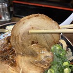 麺屋.千寿 - 大きめだけど極薄のチャーシュー