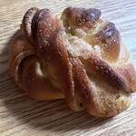 MORETHAN BAKERY - カルダモンロール　400円