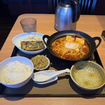 やよい軒 - 料理写真:辛旨チゲ定食(ニラチヂミ付) 2025/11/29