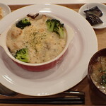 トーコーキッチン - チキンクリームドリア 副菜二品 豚汁