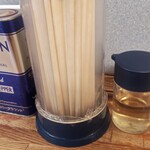 ラーメン専門店 竹の家 - 卓上の調味料等です