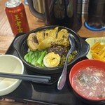 王富貴黄燜鶏 - 