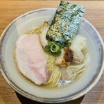 ジャパニーズ ラーメン 五感 - ★特上塩らぁめん2200円
      
      透明なスープに、光り輝く鶏油。
