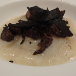 bb9 - フランス　フレッシュ　黒トリュフ
      まるごと窯焼きにしたトリュフと下にはすり下ろした自然薯