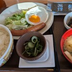 すき家 - 納豆ソーセージエッグ朝食 520円