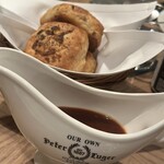 Peter Luger Steak House Tokyo - パンもフワフワです