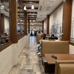 心斎橋 ミツヤ - 奥にもテーブル席があります。どこもかしこもギュウギュウの難波や心斎橋で穴場スポット☆。.:＊・゜