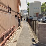 すするか、すすらんか。 - 細い路地を入って
