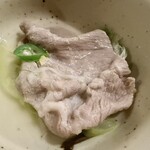 黒豚しゃぶしゃぶと溶岩焼きが 自慢の居酒屋 くろ屋 - 黒豚ウデ